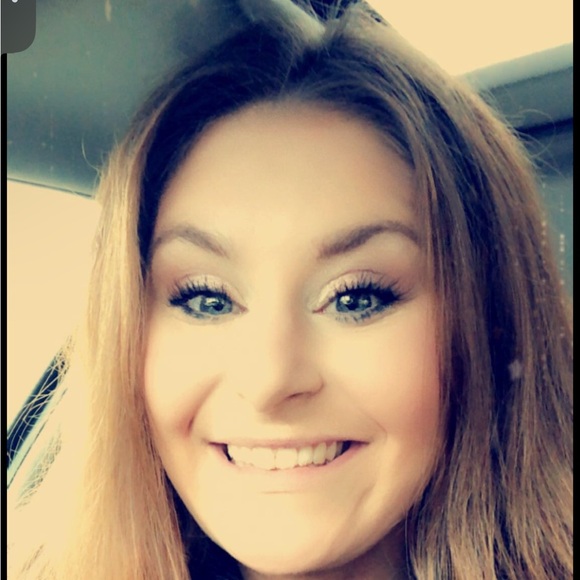 Meet your Posher, Tia - Picture 2 of 2